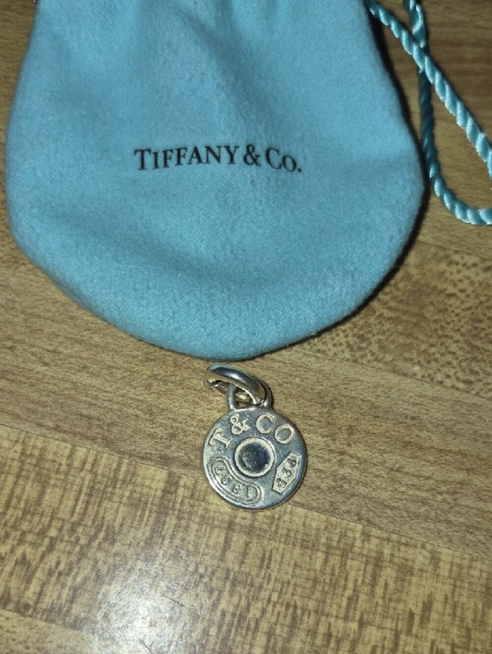 Tiffany & Co. Robin's Egg Blue Velvet Drawstring Pouch with Round Charm - Picture 4 of 6